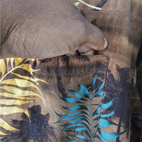 Tommy Bahama Shirt Men Sz L  Tropical Print 100% Silk Button Up Pocket Resort - Picture 7 of 8